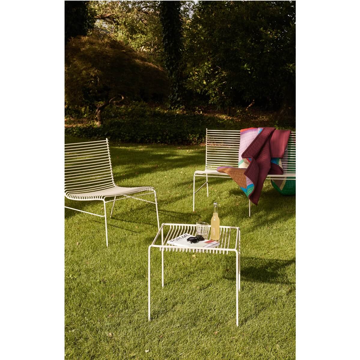 HÜBSCH INTERIOR – STRING lichtgrijze voetenbank van metaal – 52x52xh42cm - Afbeelding 3